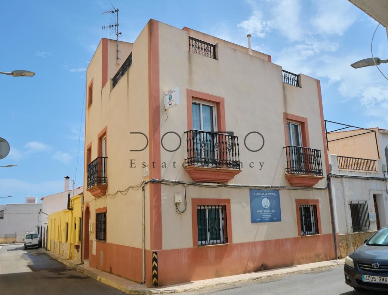 Resale - Villa / Semi-detached Villa - Turre