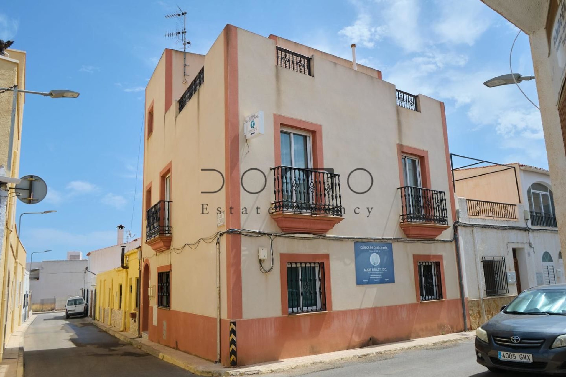 Resale - Villa / Semi-detached Villa - Turre