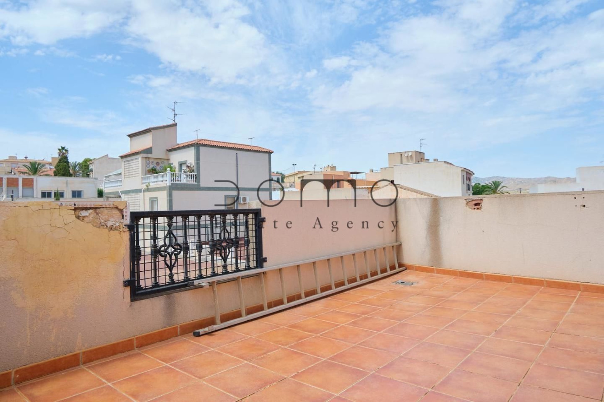 Resale - Villa / Semi-detached Villa - Turre