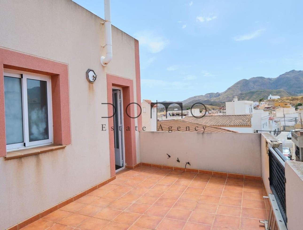 Resale - Villa / Semi-detached Villa - Turre