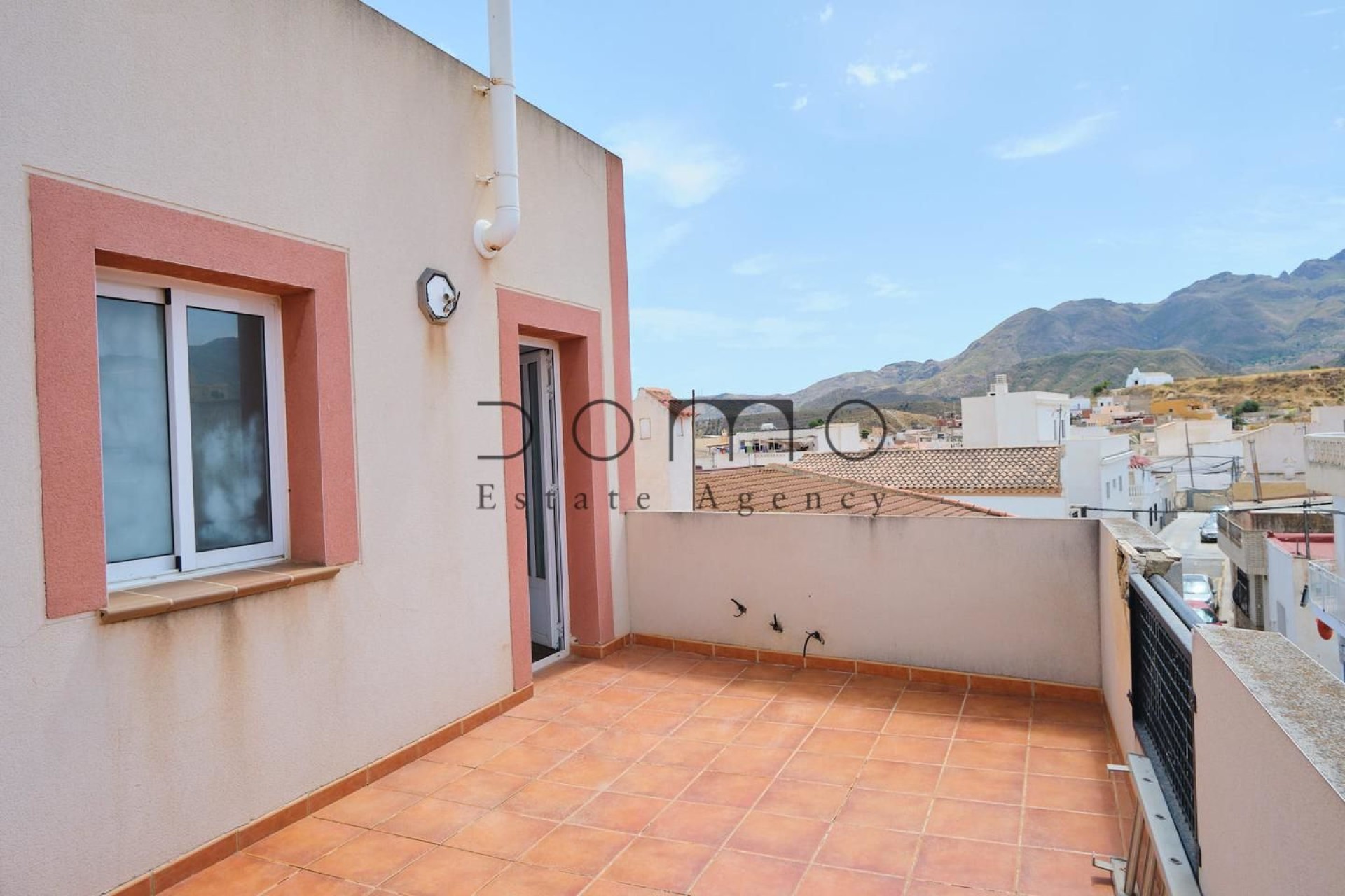 Resale - Villa / Semi-detached Villa - Turre