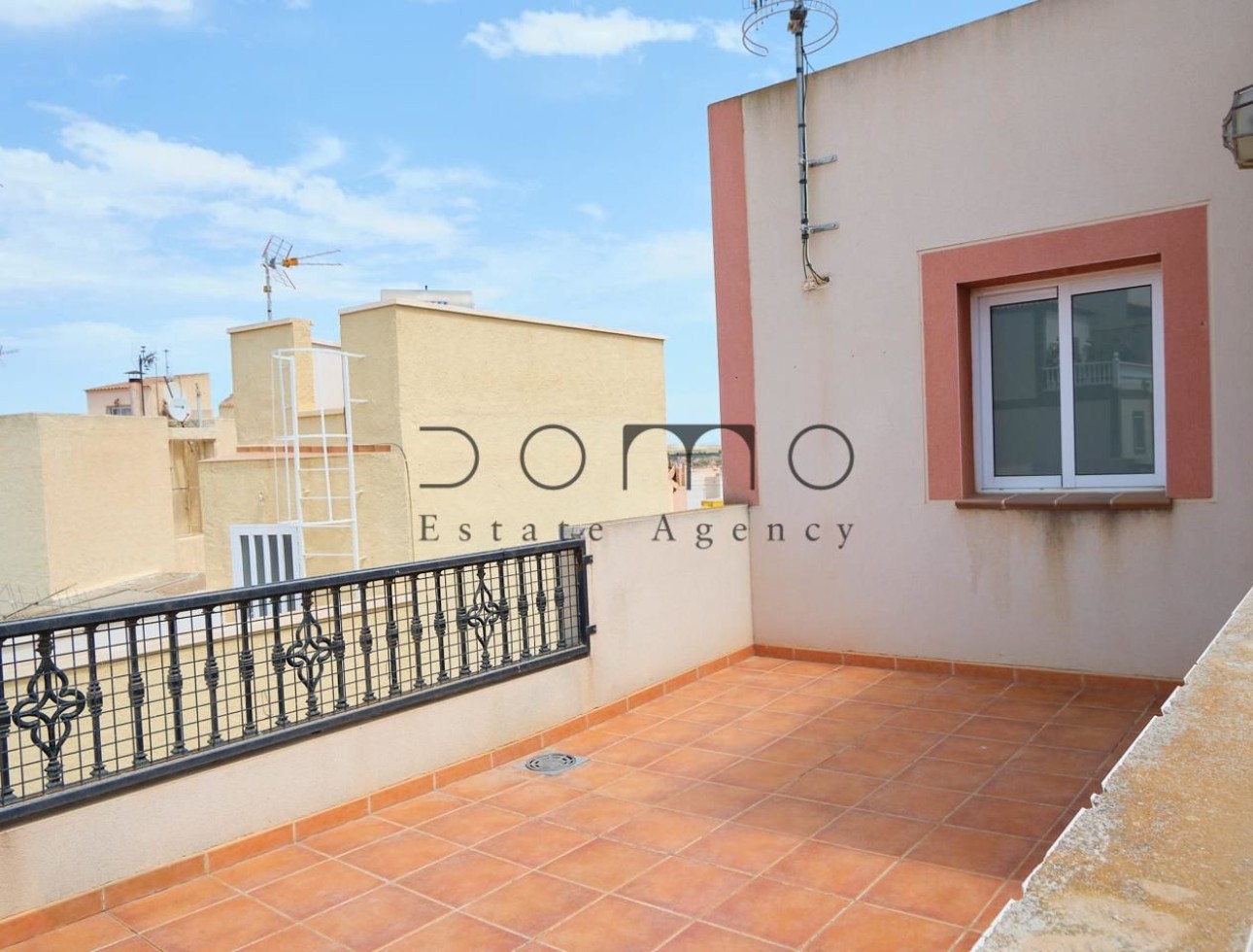 Resale - Villa / Semi-detached Villa - Turre