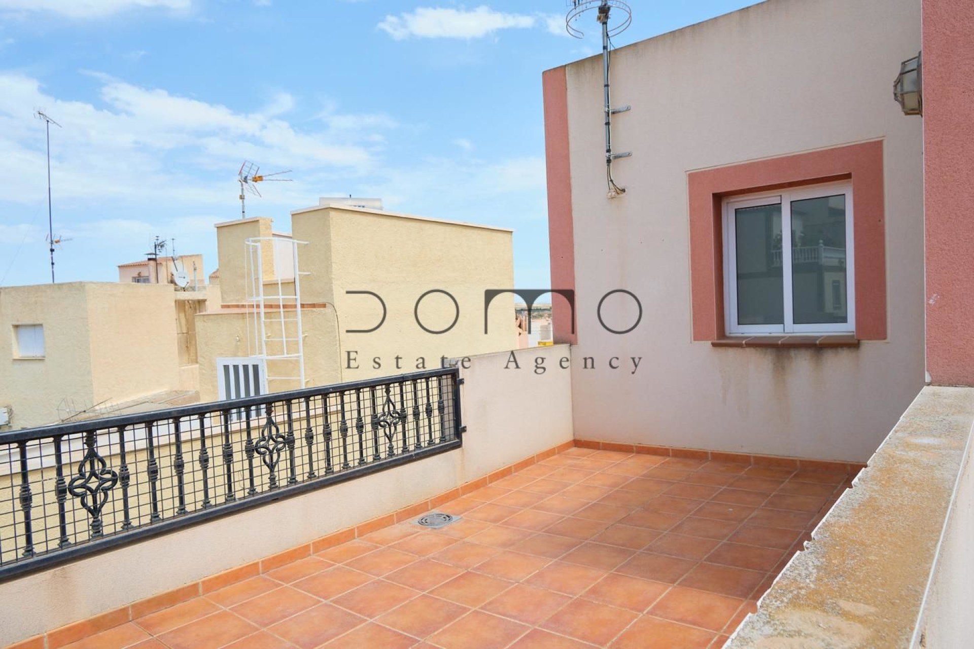 Resale - Villa / Semi-detached Villa - Turre