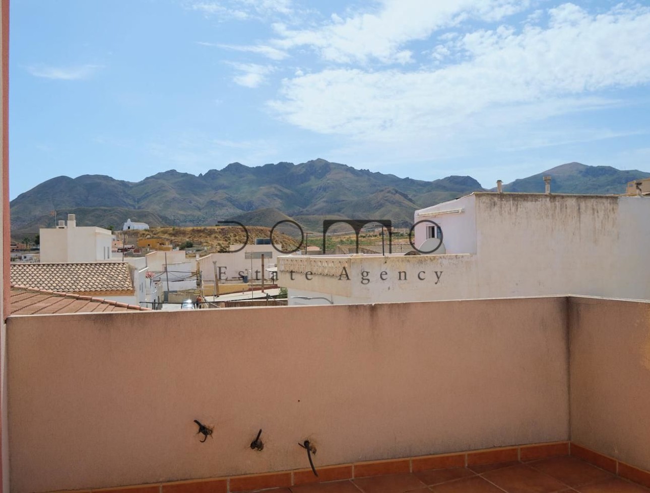 Resale - Villa / Semi-detached Villa - Turre