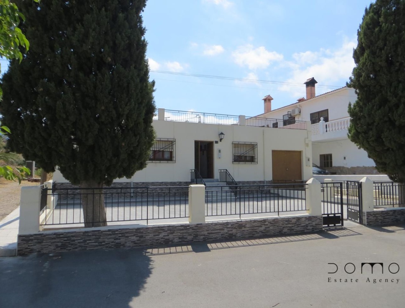 Resale - Villa / Semi-detached Villa - Turre