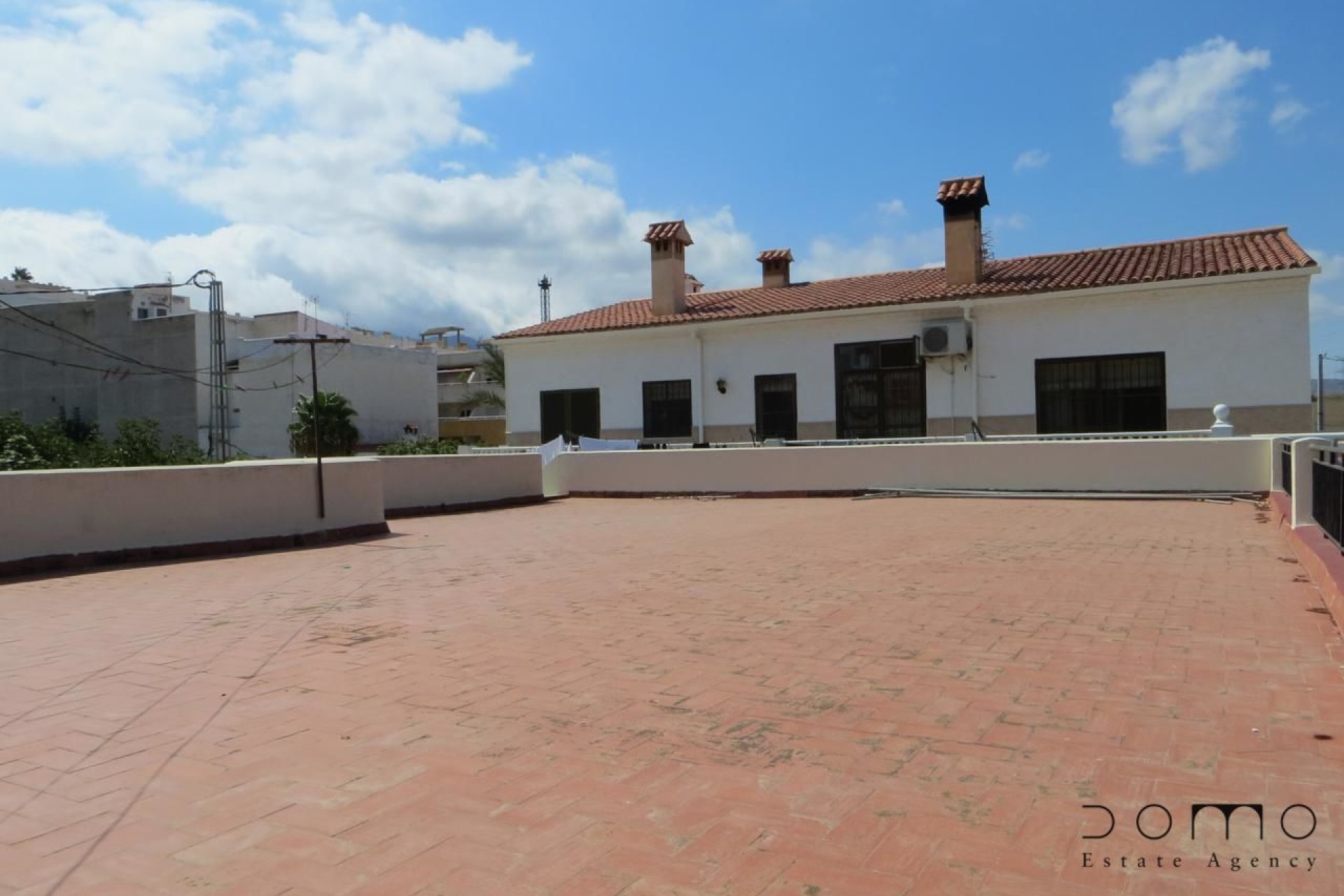 Resale - Villa / Semi-detached Villa - Turre