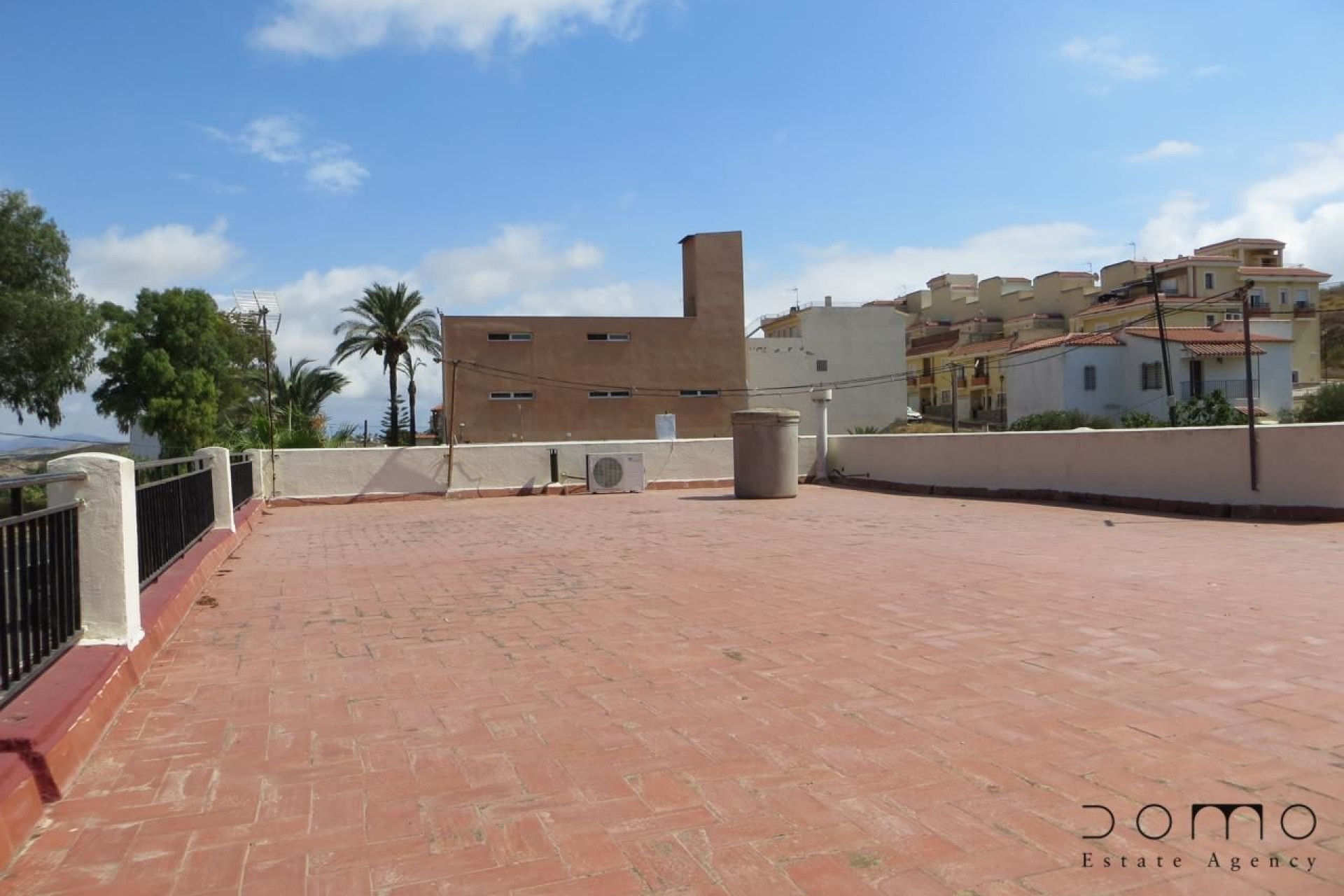 Resale - Villa / Semi-detached Villa - Turre