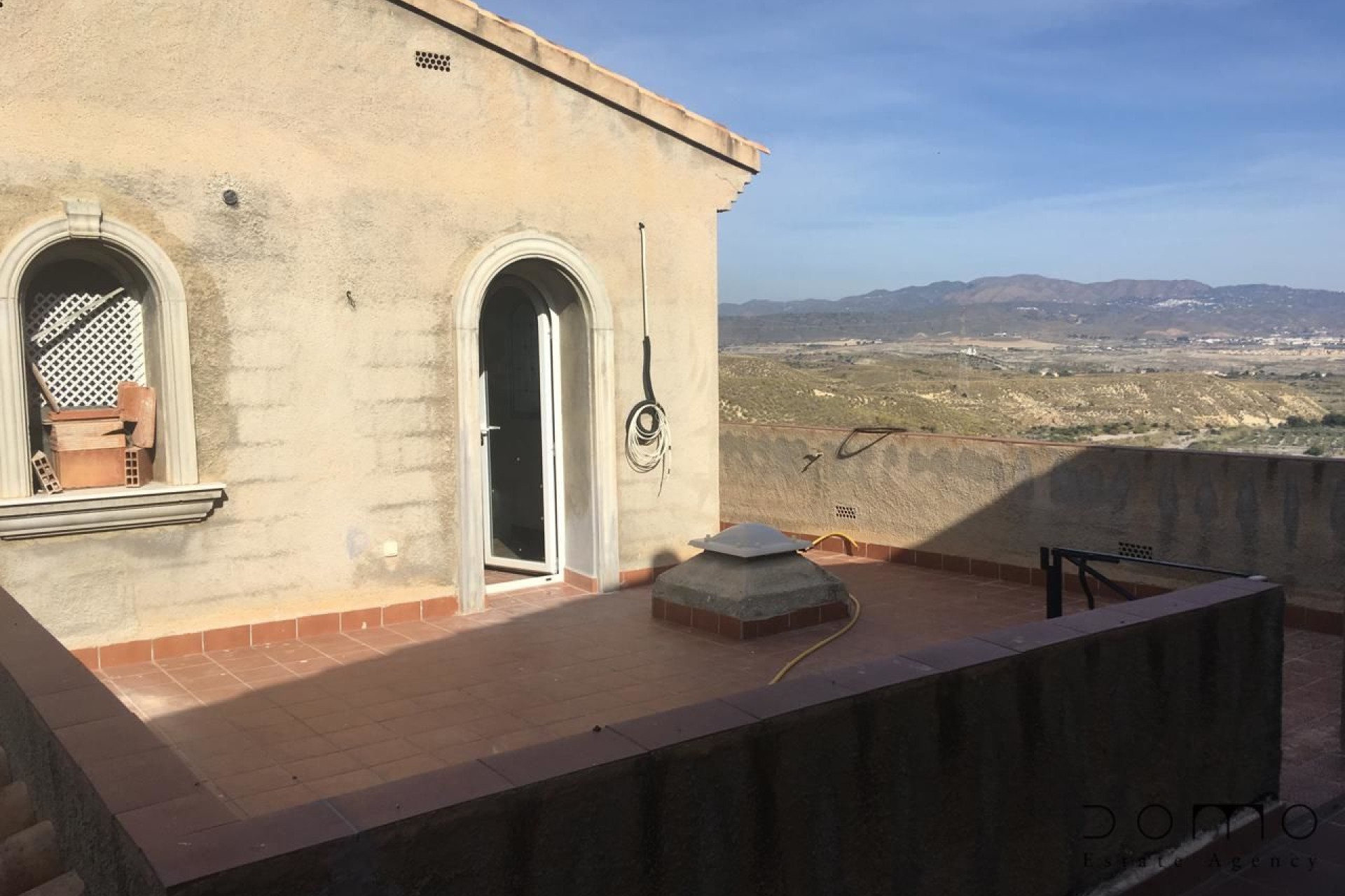 Resale - Villa / Semi-detached Villa - Turre