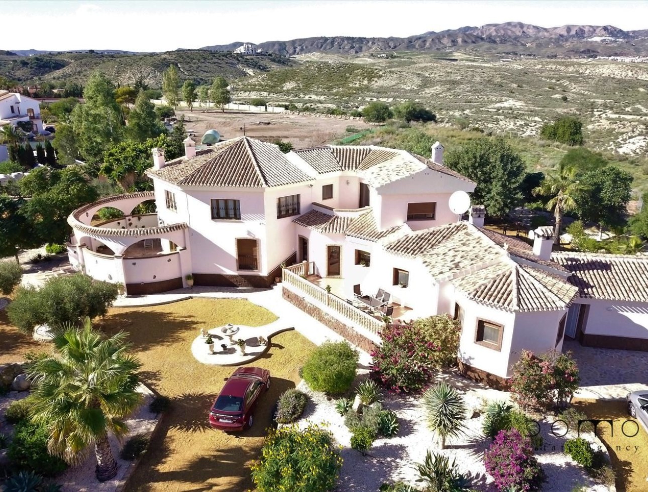 Resale - Villa / Semi-detached Villa - Turre