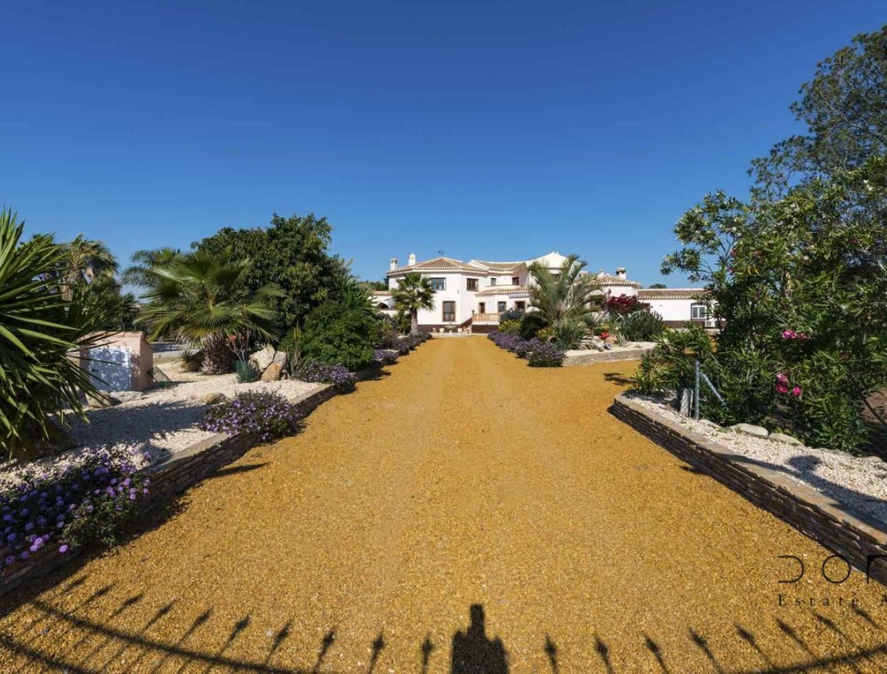 Resale - Villa / Semi-detached Villa - Turre