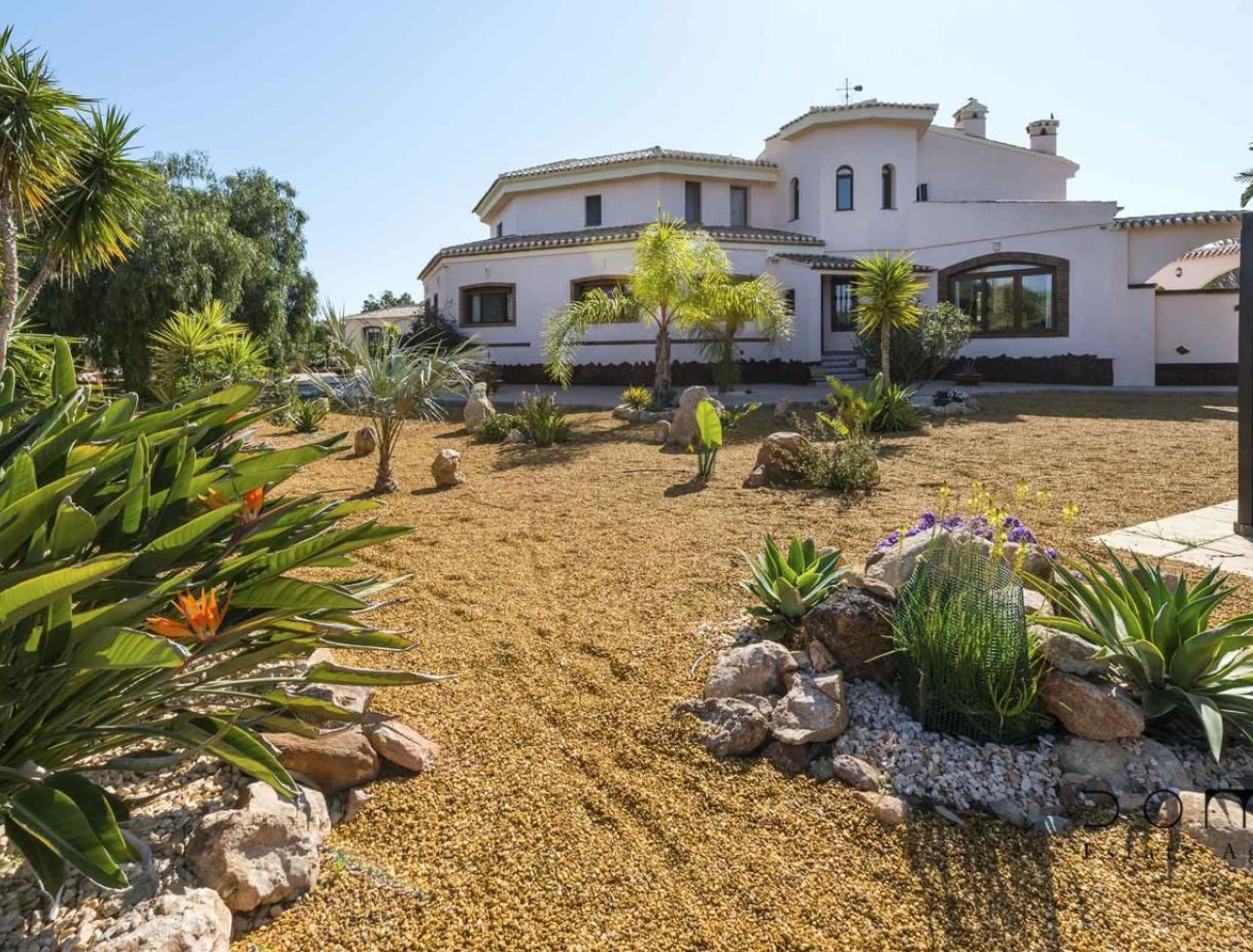 Resale - Villa / Semi-detached Villa - Turre