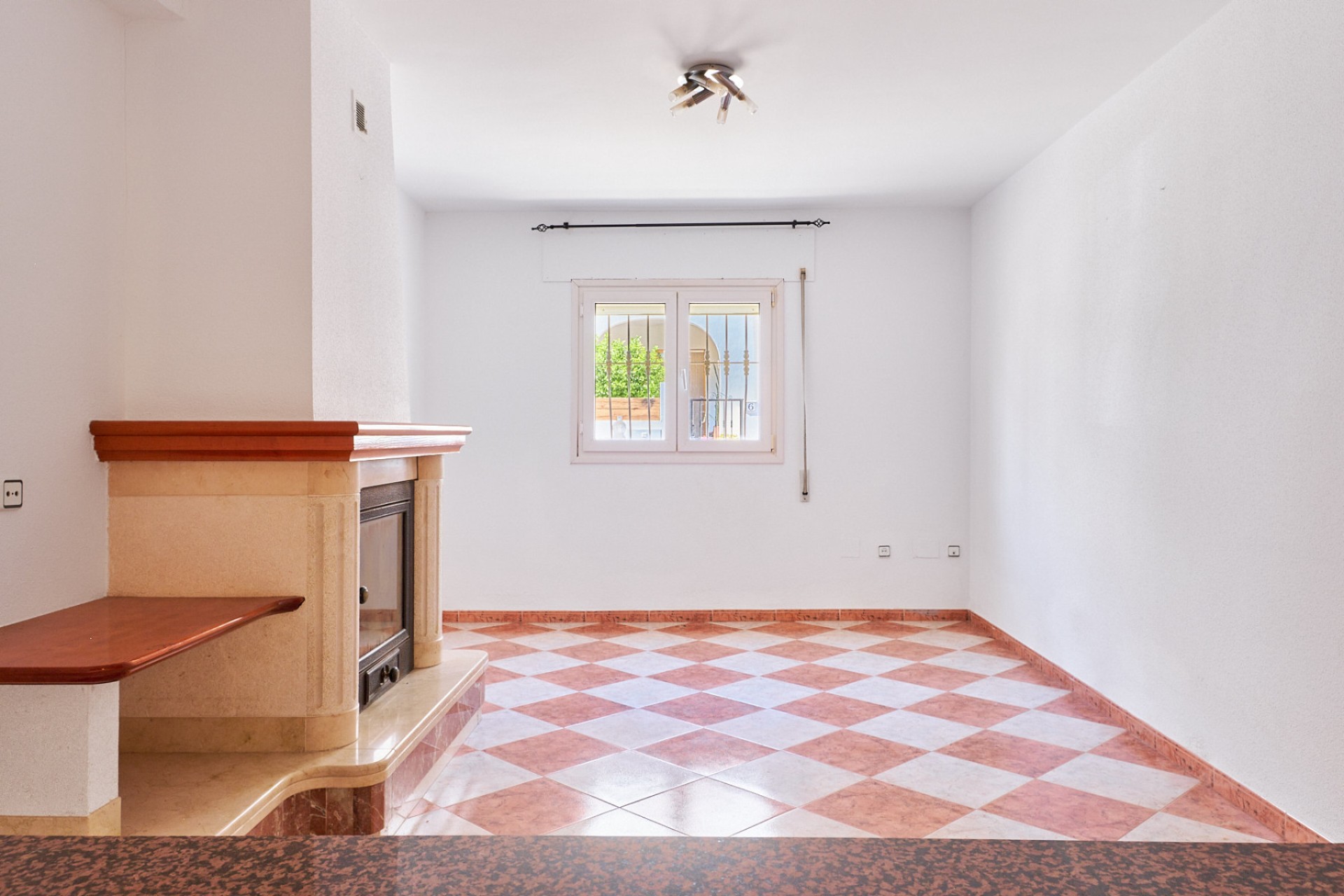 Resale - Villa / Semi-detached Villa - Turre