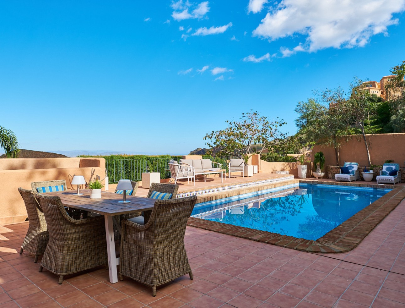 Resale - Villa / Semi-detached Villa - Turre