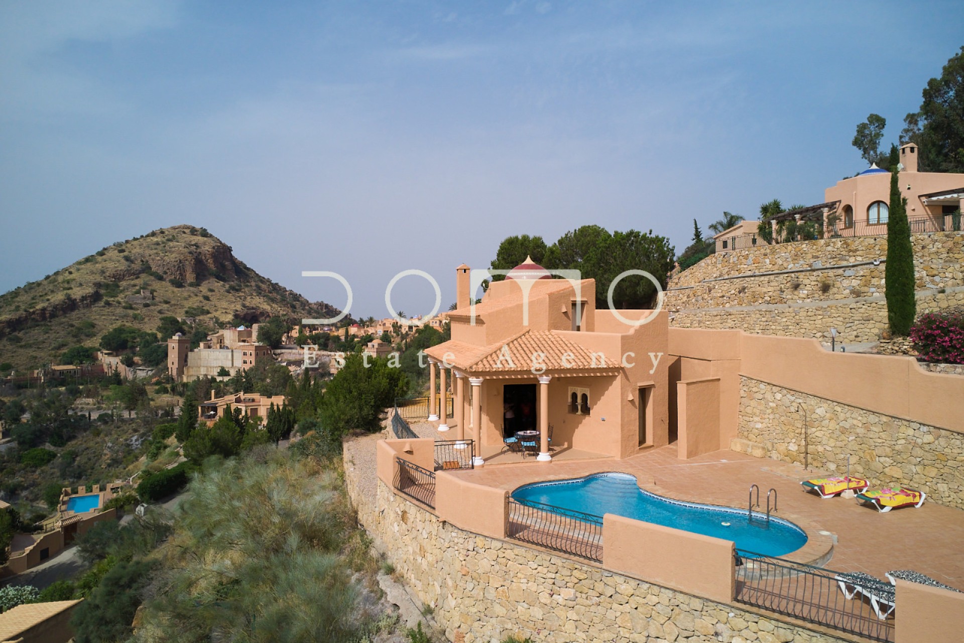 Resale - Villa / Semi-detached Villa - Turre