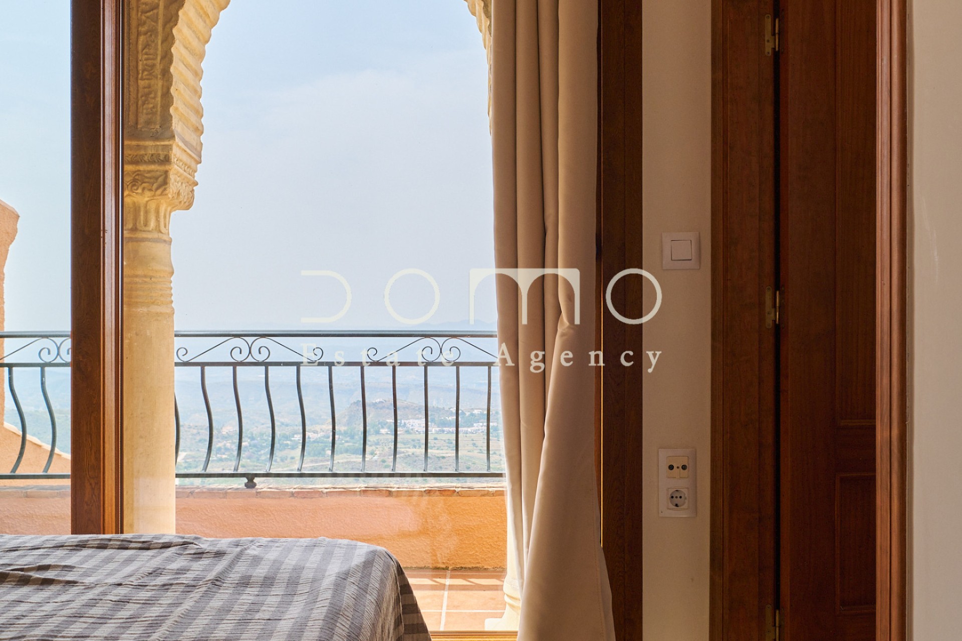 Resale - Villa / Semi-detached Villa - Turre