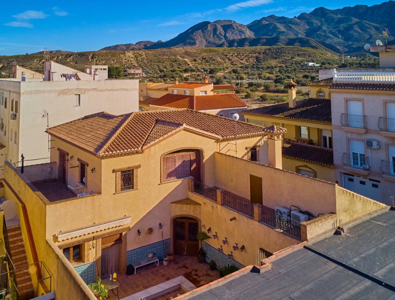 Resale - Villa / Semi-detached Villa - Turre