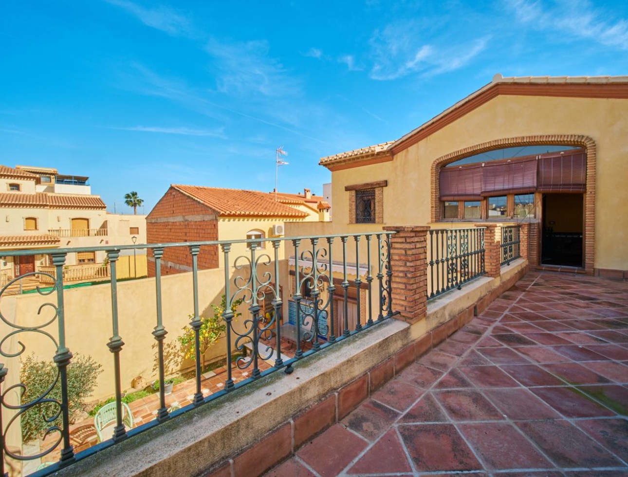 Resale - Villa / Semi-detached Villa - Turre