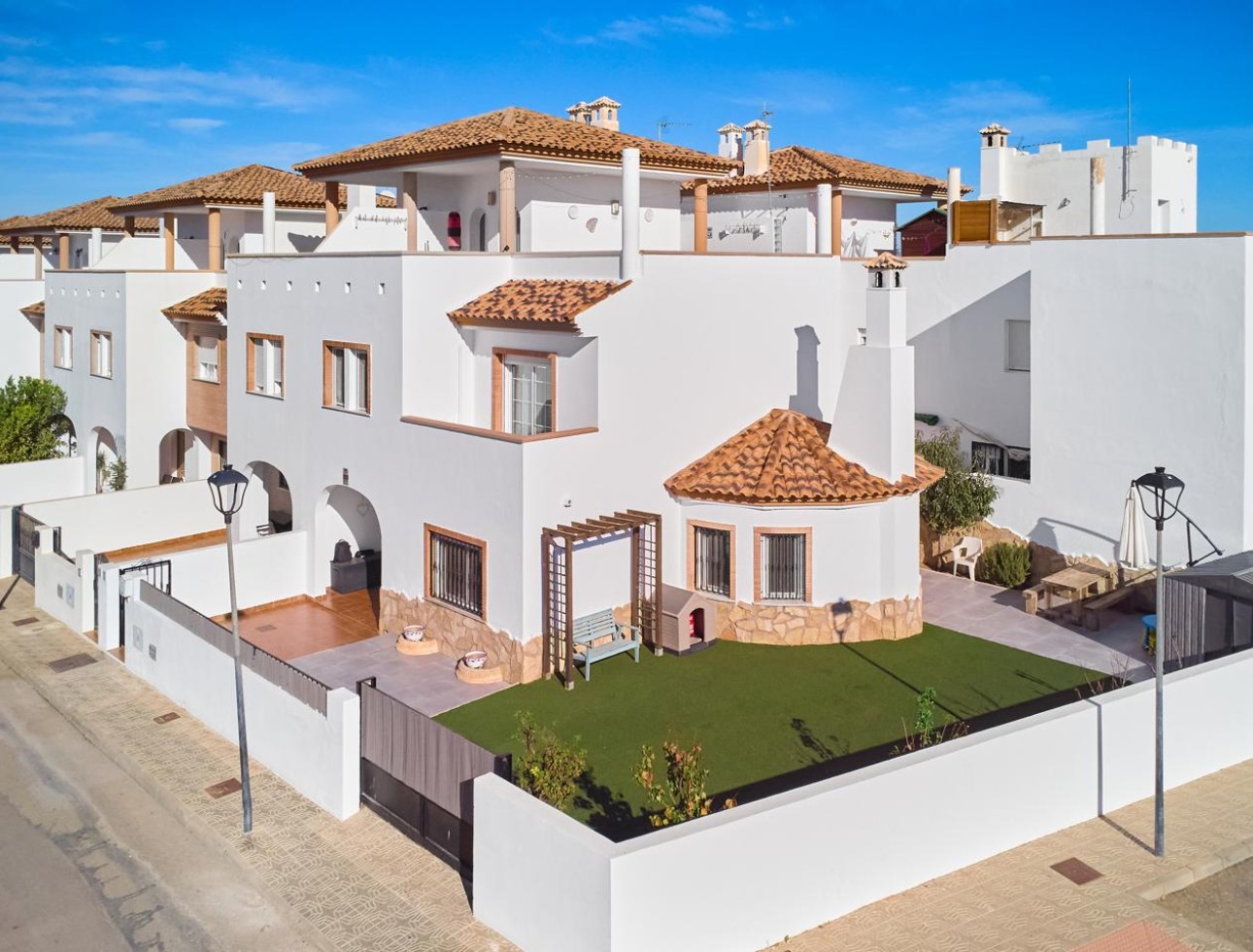 Resale - Villa / Semi-detached Villa - Turre