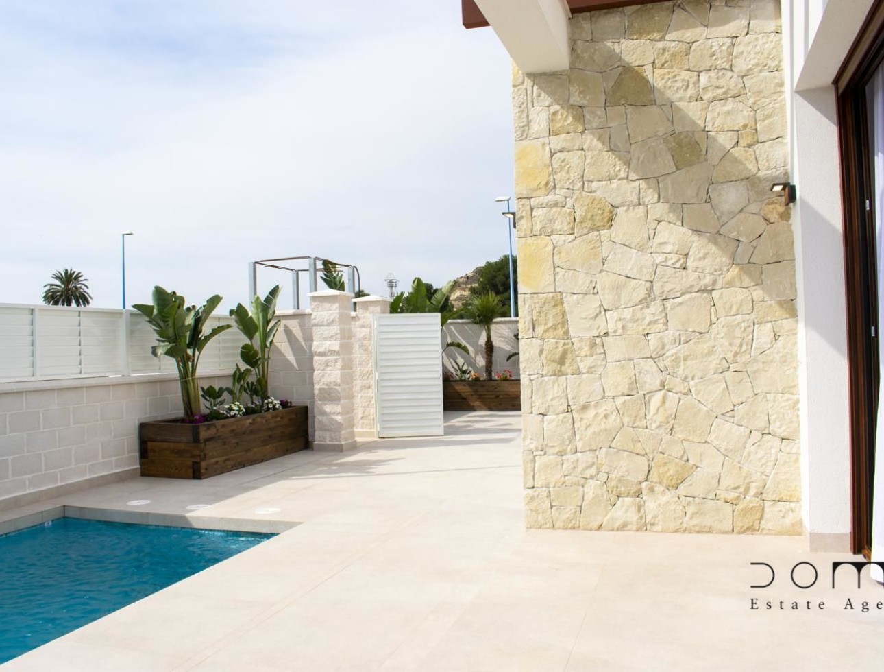 Resale - Villa / Semi-detached Villa - Vera Playa