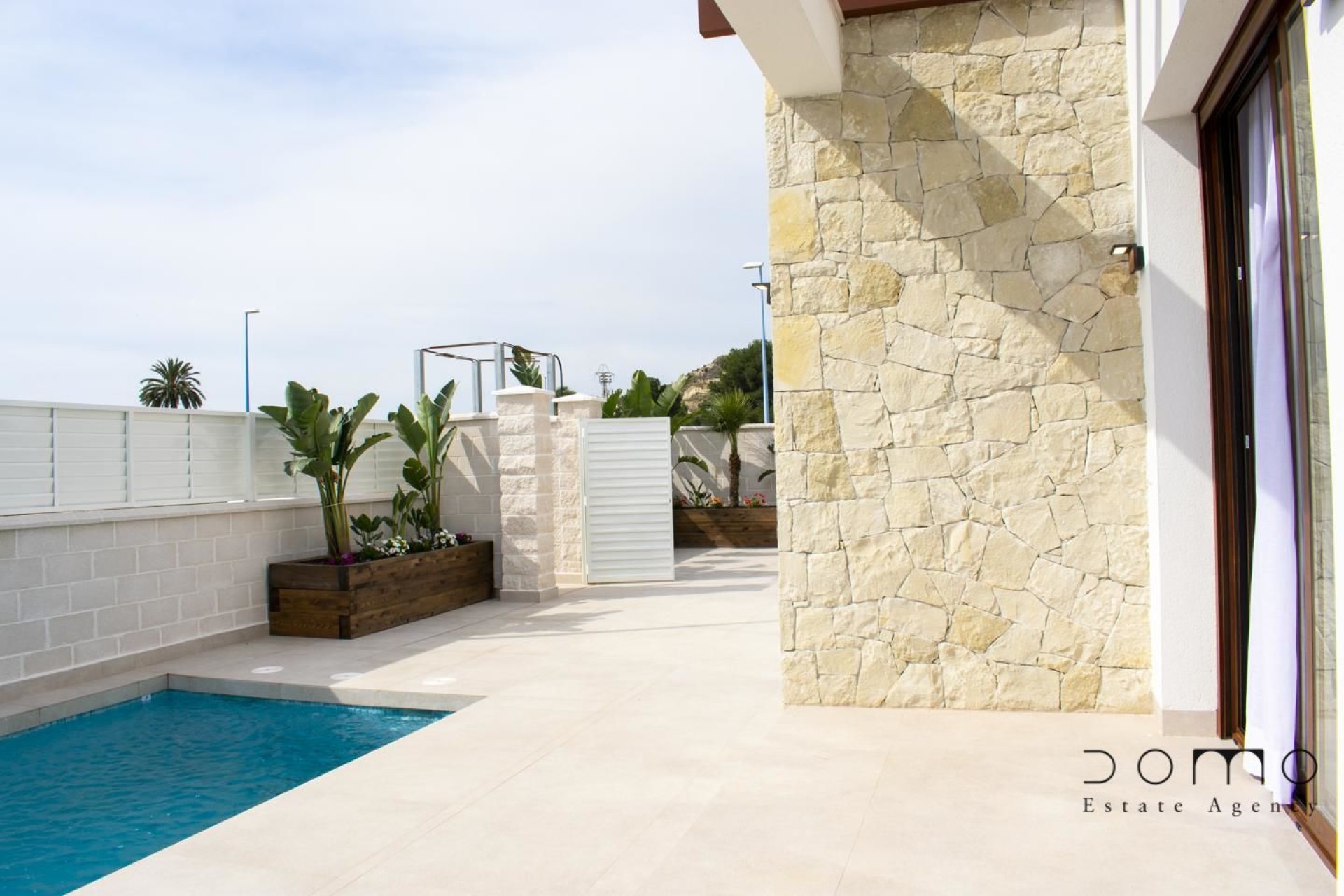 Resale - Villa / Semi-detached Villa - Vera Playa