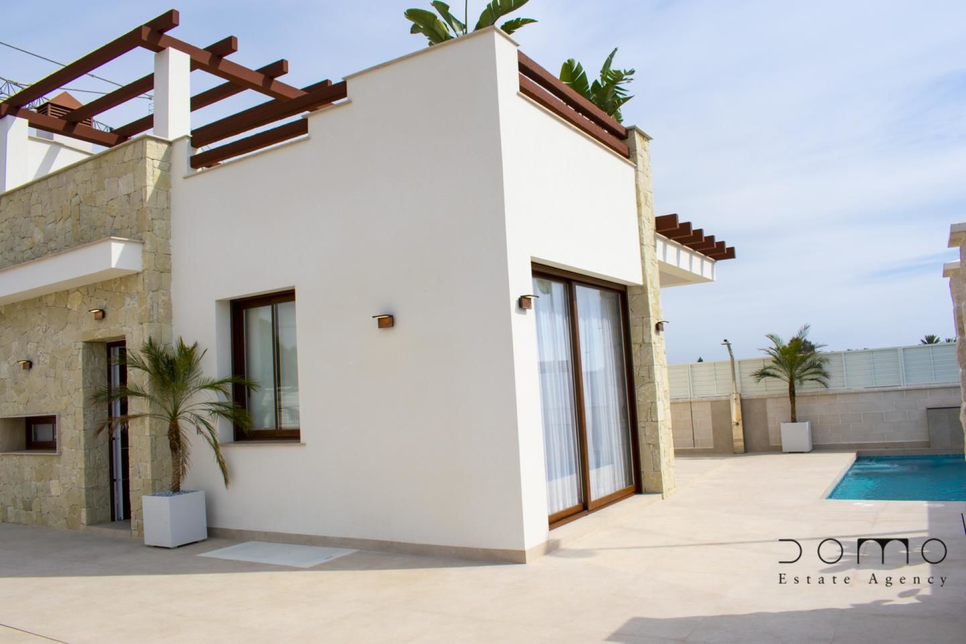 Resale - Villa / Semi-detached Villa - Vera Playa