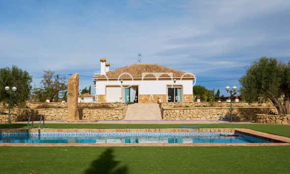 Villa / Chalet - Alquiler a largo plazo - Turre - Turre