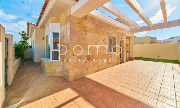 Villa / Halfvrijstaand - Lange Termijn Verhuur - Turre - Turre