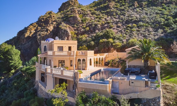 Villa / Semi-detached Villa - Resale - Turre - Sierra Cabrera