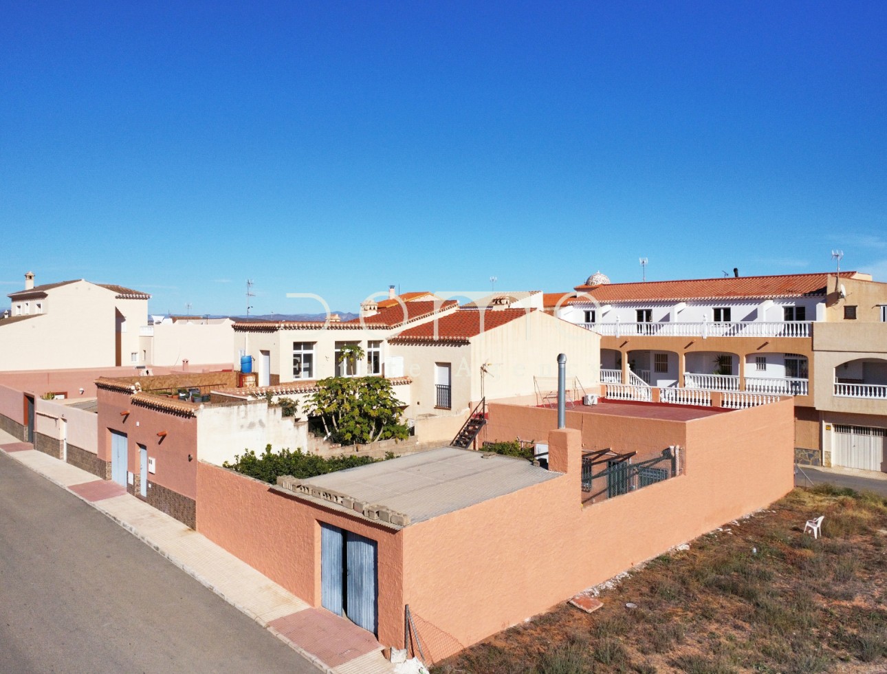 Vue aérienne d'une maison de ville à vendre à Turre, Almería.