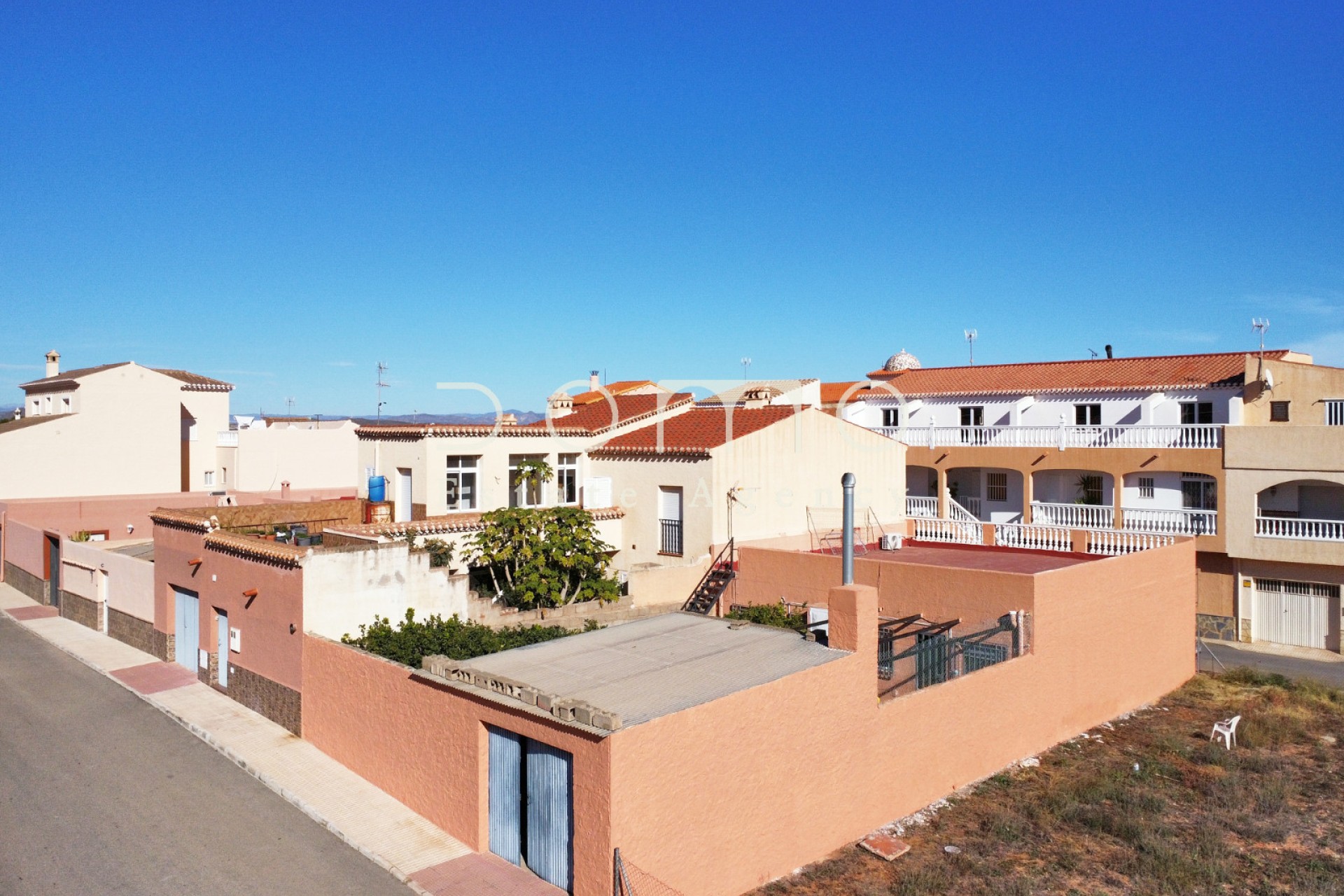 Vue aérienne d'une maison de ville à vendre à Turre, Almería.