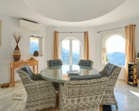  Wohn- und Esszimmer mit Bergblick in einer zum Verkauf stehenden Villa in Sierra Cabrera, Turre, Almería