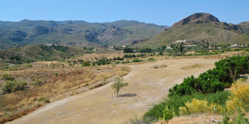 Cortijo Grande: una casa entre montaña y mar