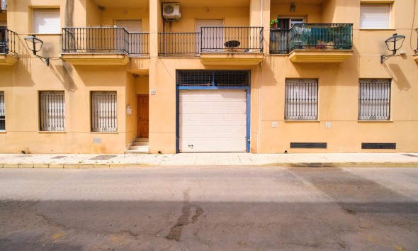 Resale - Parking - Turre