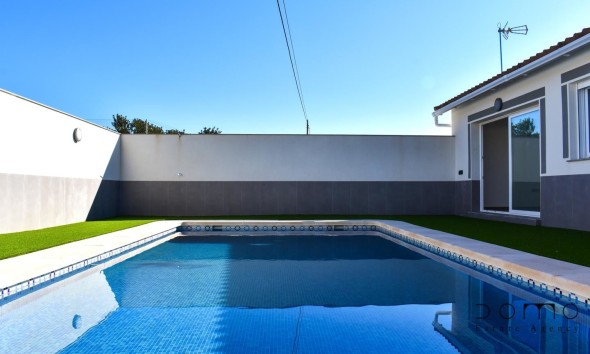 Resale - Villa / Semi-detached Villa - Puerto Lumbreras