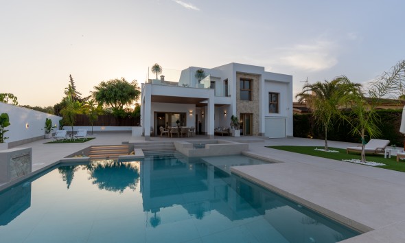 Obra nueva - Villa / Chalet - Orihuela Costa