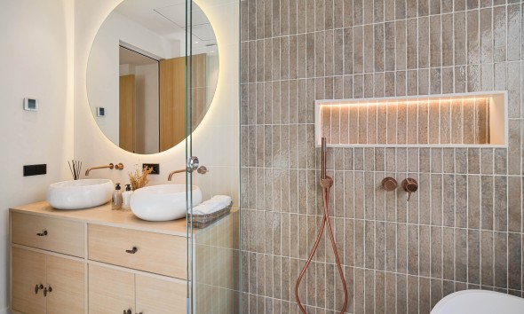 Neue Gebäude - Villa / Doppelhaushälfte - Marbella