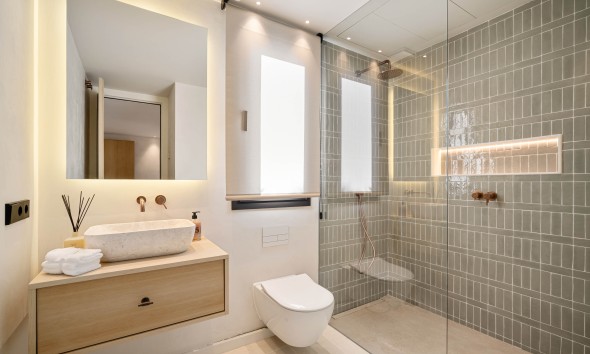 Neue Gebäude - Villa / Doppelhaushälfte - Marbella