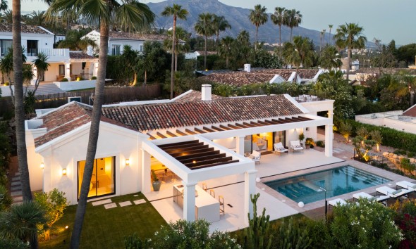 Neue Gebäude - Villa / Doppelhaushälfte - Marbella