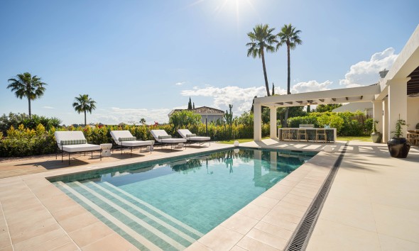 Neue Gebäude - Villa / Doppelhaushälfte - Marbella