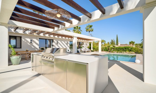 Neue Gebäude - Villa / Doppelhaushälfte - Marbella