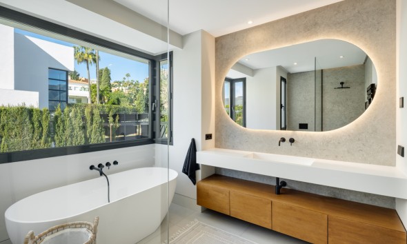 Neue Gebäude - Villa / Doppelhaushälfte - Marbella