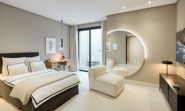 Neue Gebäude - Villa / Doppelhaushälfte - Marbella