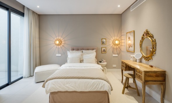 Neue Gebäude - Villa / Doppelhaushälfte - Marbella