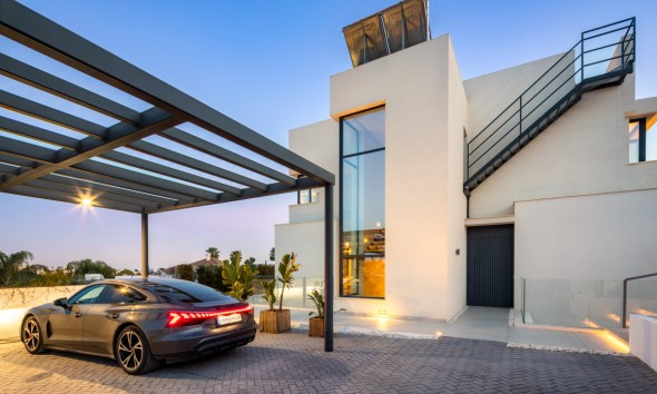 Neue Gebäude - Villa / Doppelhaushälfte - Marbella