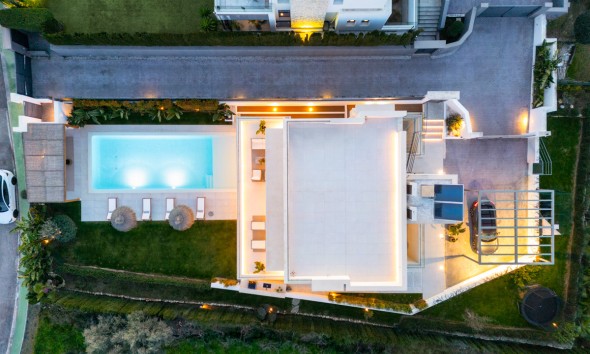 Neue Gebäude - Villa / Doppelhaushälfte - Marbella