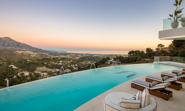 Neue Gebäude - Villa / Doppelhaushälfte - El Madroñal