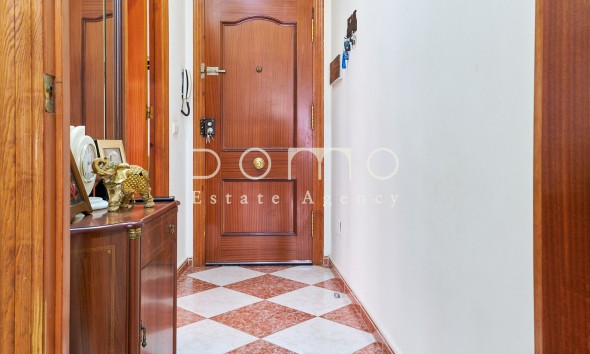 Resale - Apartment / flat - Vera