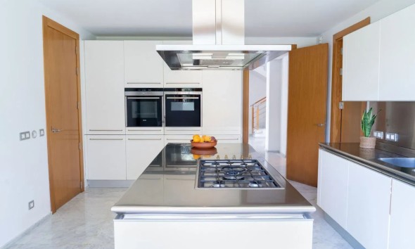 Neue Gebäude - Villa / Doppelhaushälfte - San Roque