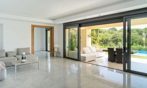 Neue Gebäude - Villa / Doppelhaushälfte - San Roque