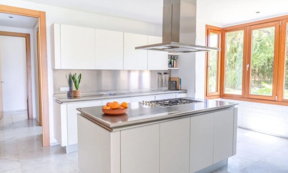 Neue Gebäude - Villa / Doppelhaushälfte - San Roque